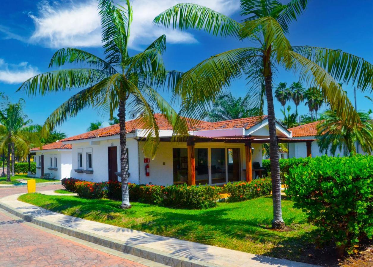 Las Veraneras Villas & Resort Acajutla Exterior photo